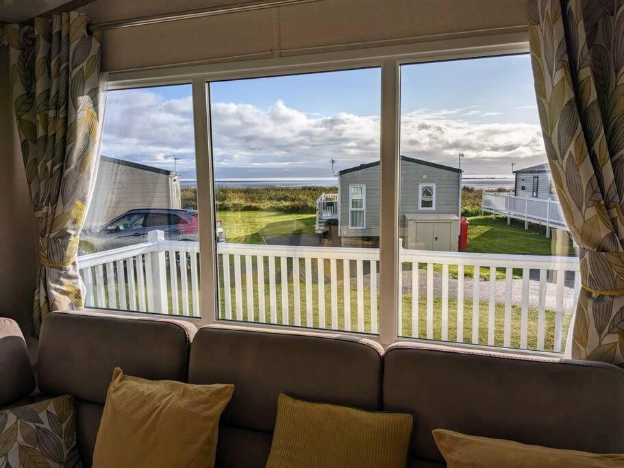 Beautiful Pet Friendly Southerness Caravan With Sea View & Decking Area Mainsriddle Exterior photo