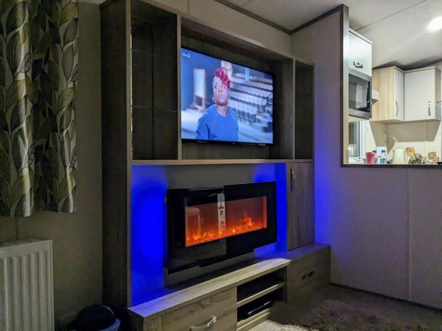 Beautiful Pet Friendly Southerness Caravan With Sea View & Decking Area Mainsriddle Exterior photo