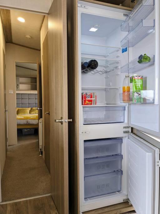 Beautiful Pet Friendly Southerness Caravan With Sea View & Decking Area Mainsriddle Exterior photo