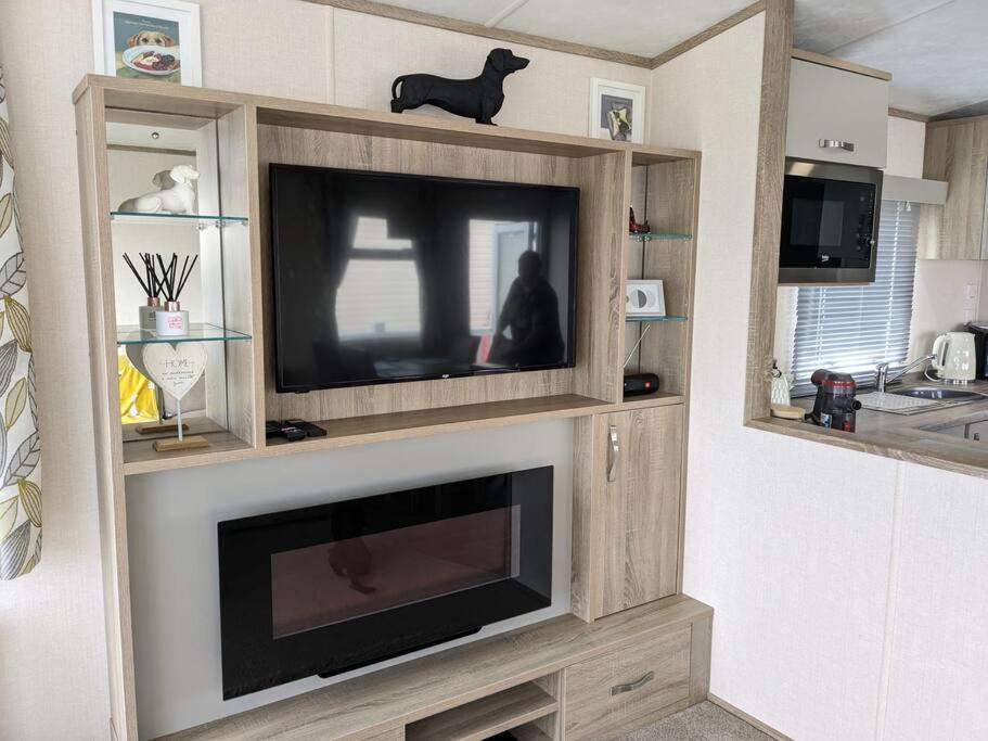 Beautiful Pet Friendly Southerness Caravan With Sea View & Decking Area Mainsriddle Exterior photo