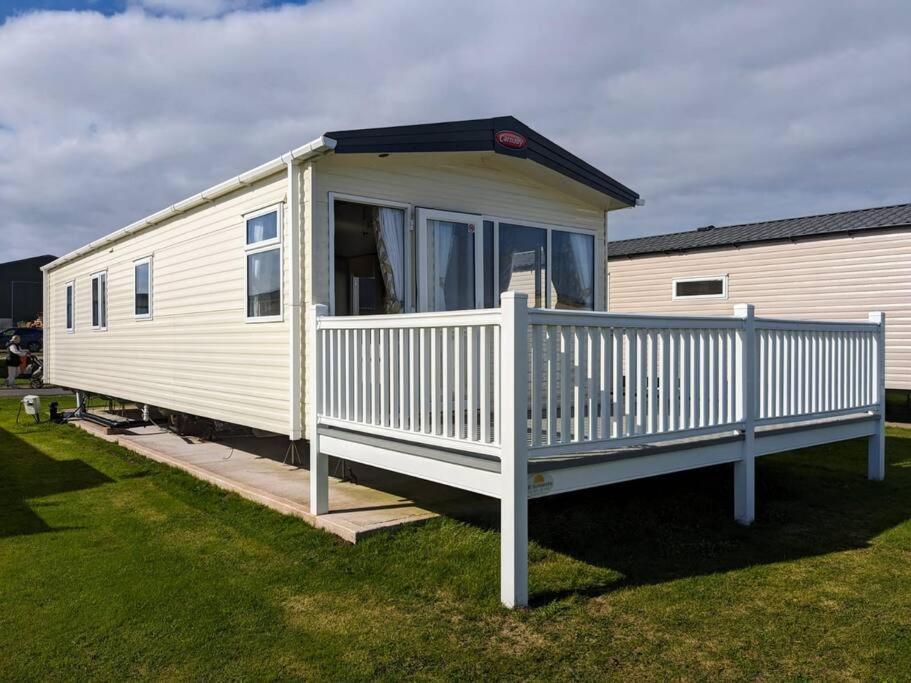 Beautiful Pet Friendly Southerness Caravan With Sea View & Decking Area Mainsriddle Exterior photo