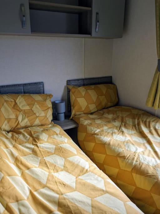 Beautiful Pet Friendly Southerness Caravan With Sea View & Decking Area Mainsriddle Exterior photo