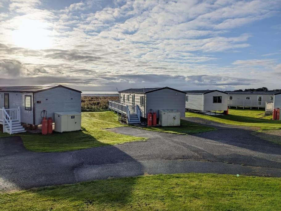 Beautiful Pet Friendly Southerness Caravan With Sea View & Decking Area Mainsriddle Exterior photo